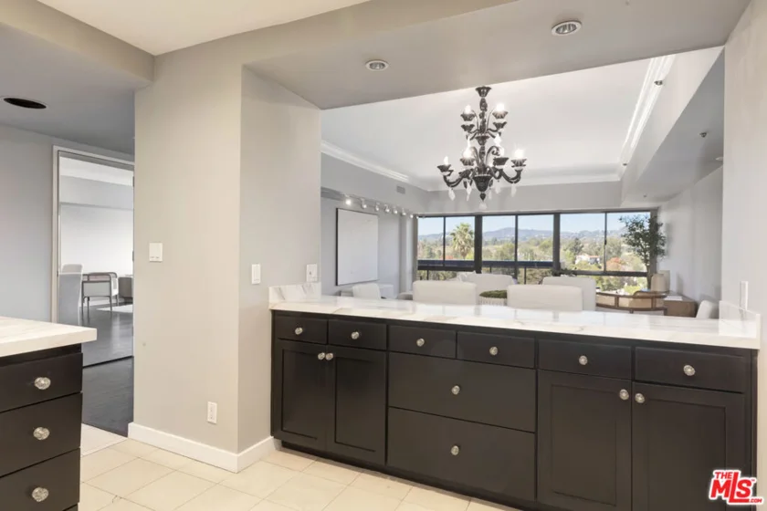 10445 Wilshire Boulevard #703 photo 5
