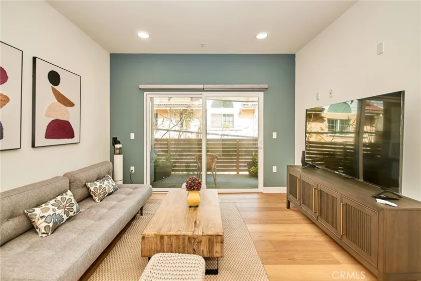 820 S Wilton Place #304 photo 10