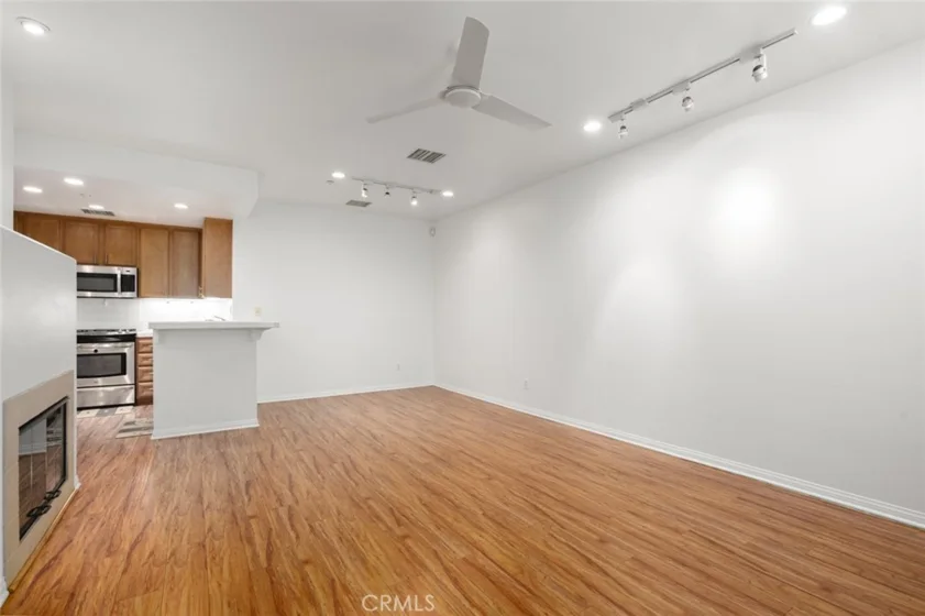 127 Jadestone photo 2