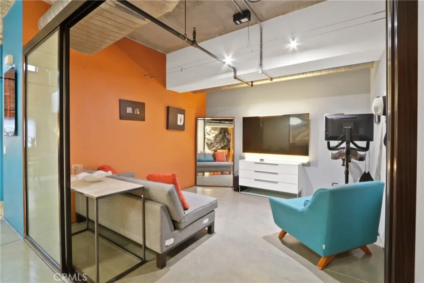 835 Locust #212 photo 31