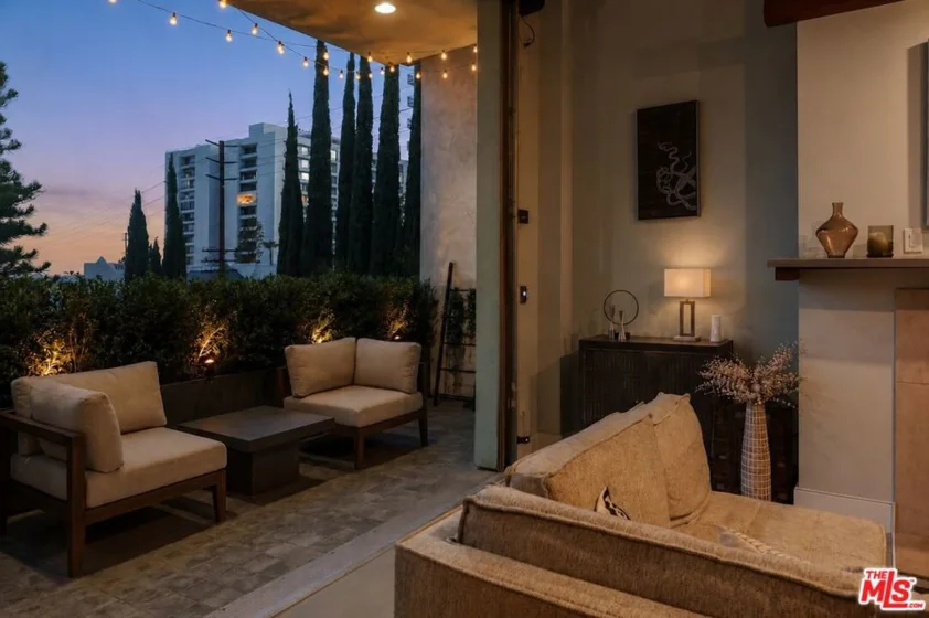 1152 N La Cienega Boulevard #201 photo 17