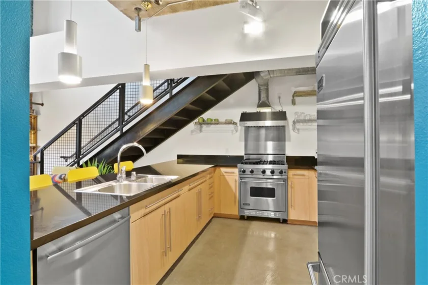 835 Locust #212 photo 6