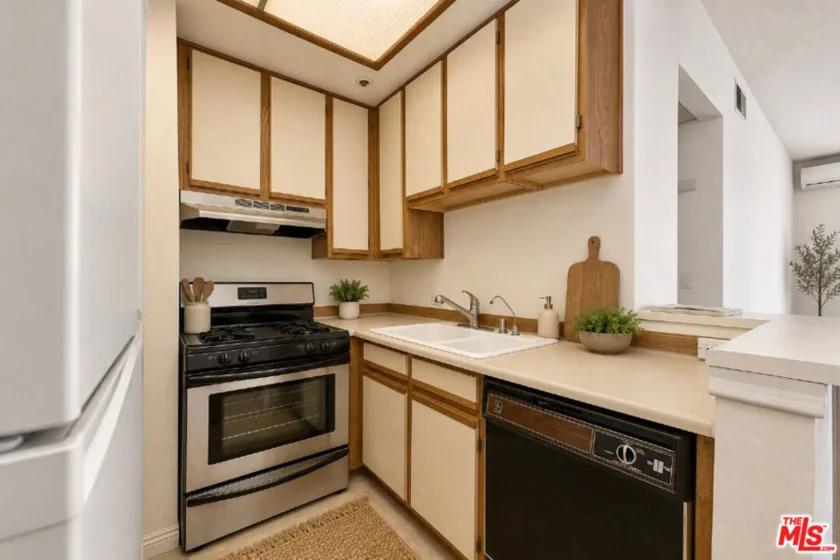 533 S St Andrews Place #410 photo 8