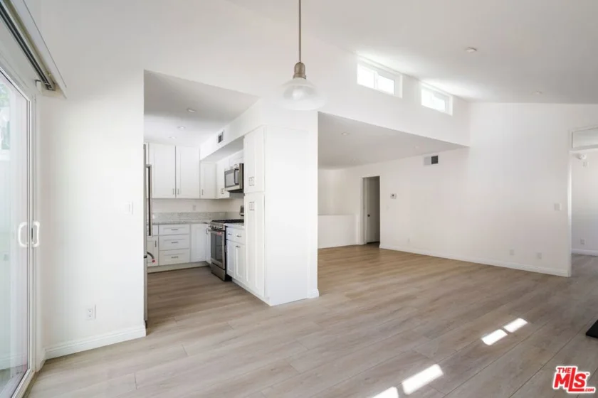 22125 Burbank Boulevard #7 photo 6