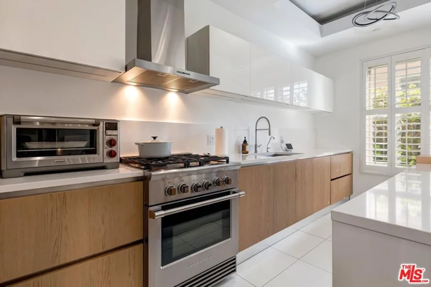 841 Westmount Drive #116 photo 8