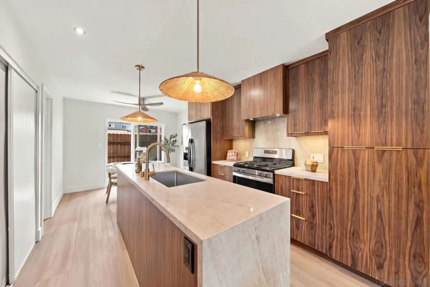 435 Woodlawn Avenue #D photo 2
