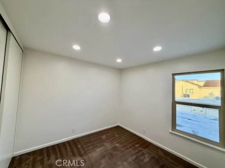 1021 W Lamark Lane photo 8