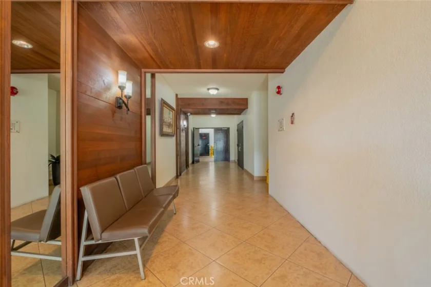 1305 N Columbus Avenue #112 photo 38