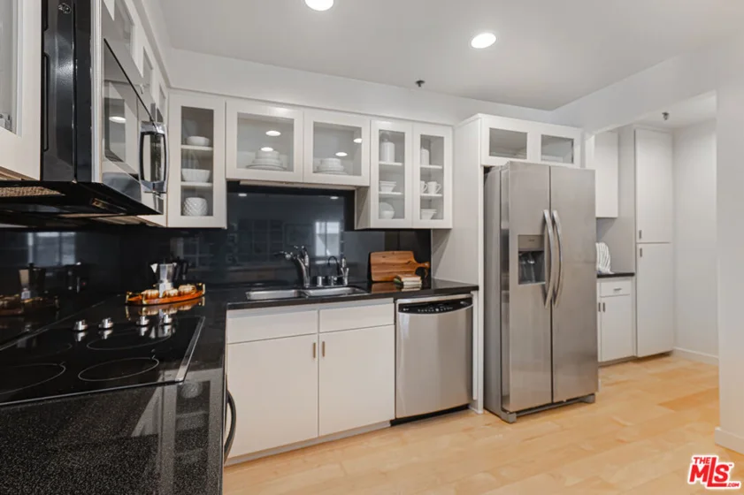 10445 Wilshire Boulevard #1402 photo 15