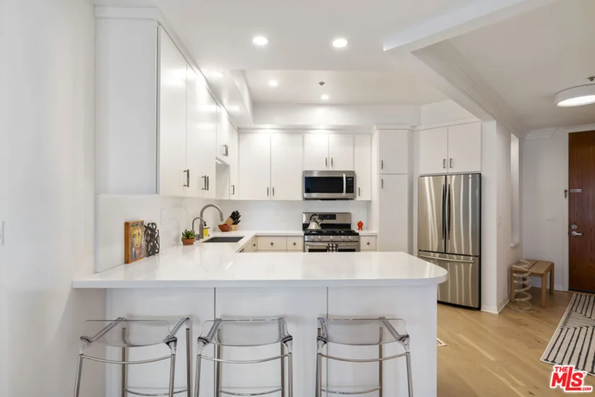 12603 Moorpark Street #306 photo 7