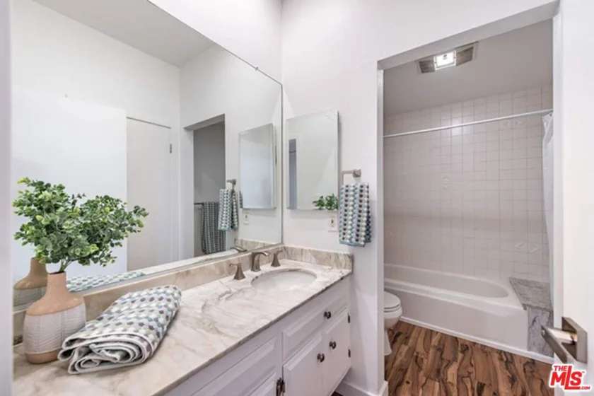 5139 Balboa Boulevard #203 photo 17