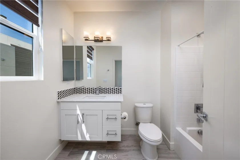 1675 Grand View photo 22