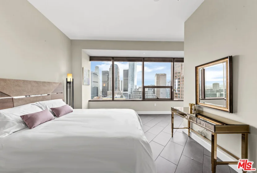1100 Wilshire Boulevard #2411 photo 3