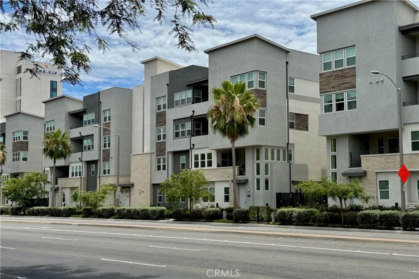 1130 S Urbana photo 1