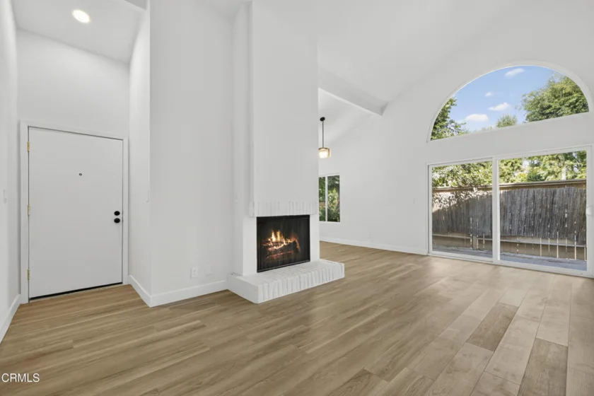 22330 Victory Boulevard #604 photo 2