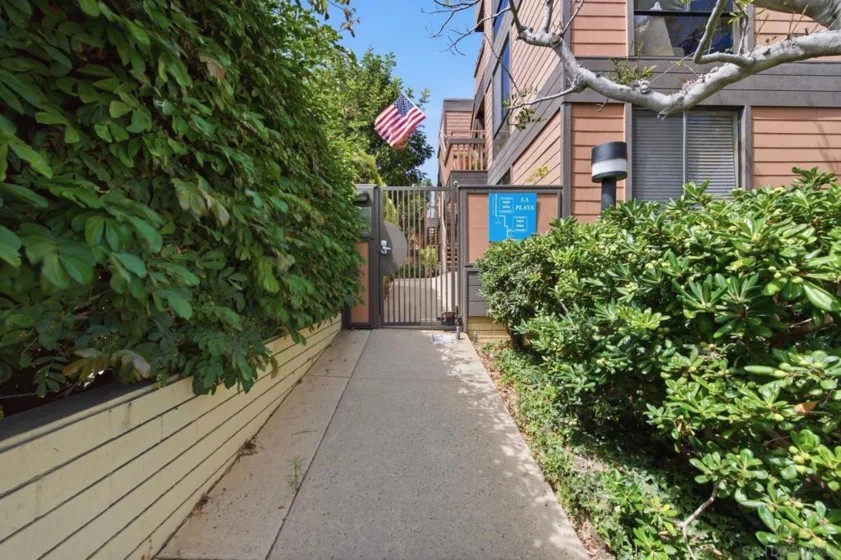 2928 Lawrence photo 43