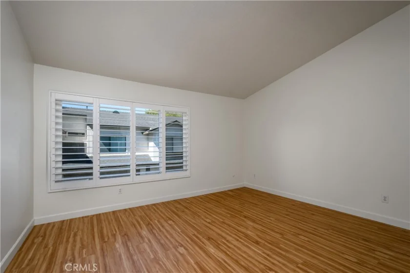 1352 N Mako photo 13