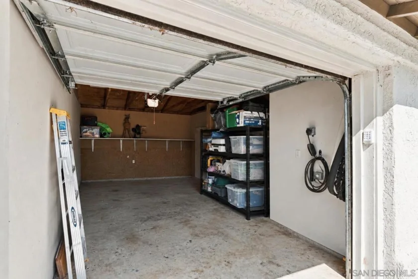 6859 Briarwood photo 23