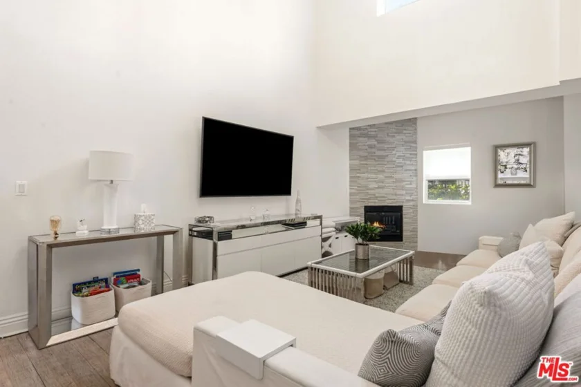 1010 N Curson Avenue #101 photo 34