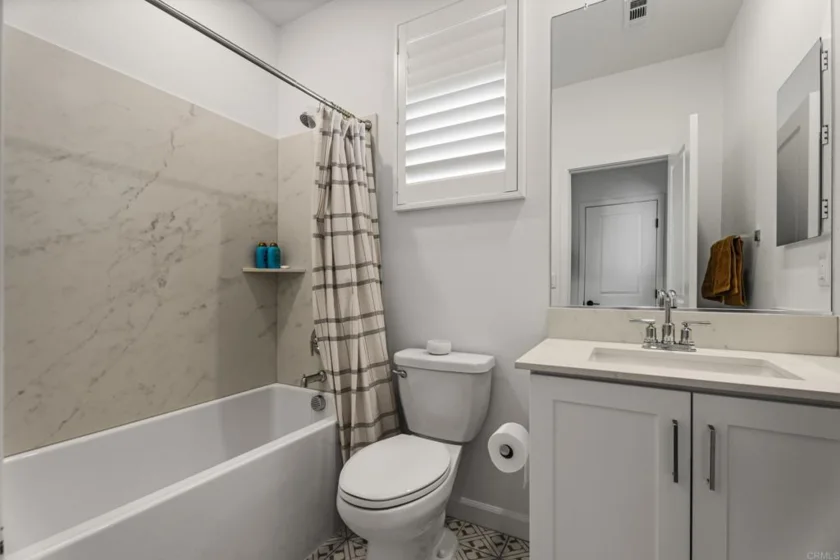 444 Bunsen Street photo 28