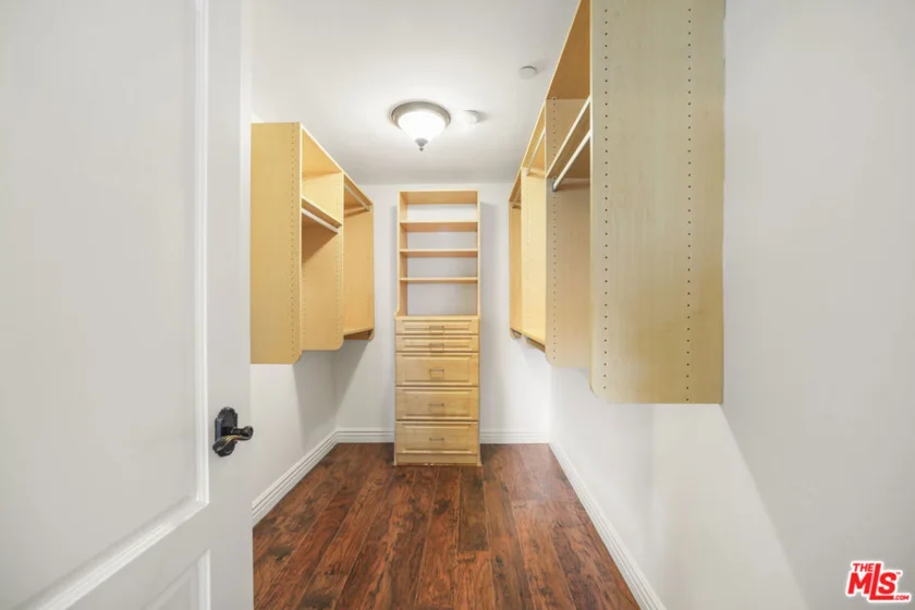 1135 Rexford Drive #302 photo 11