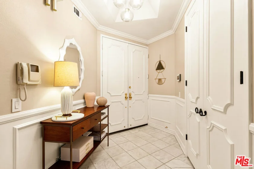1370 Kelton Avenue #106 photo 5