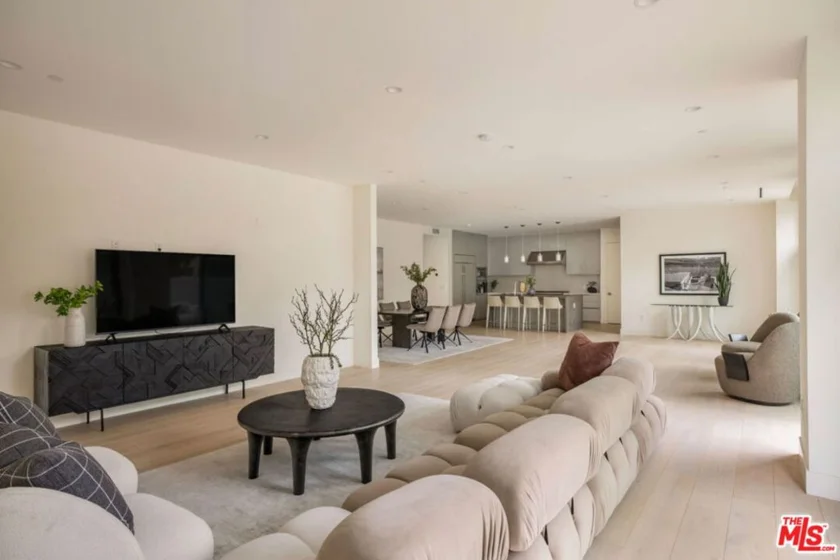 425 N Palm Drive #101 photo 3