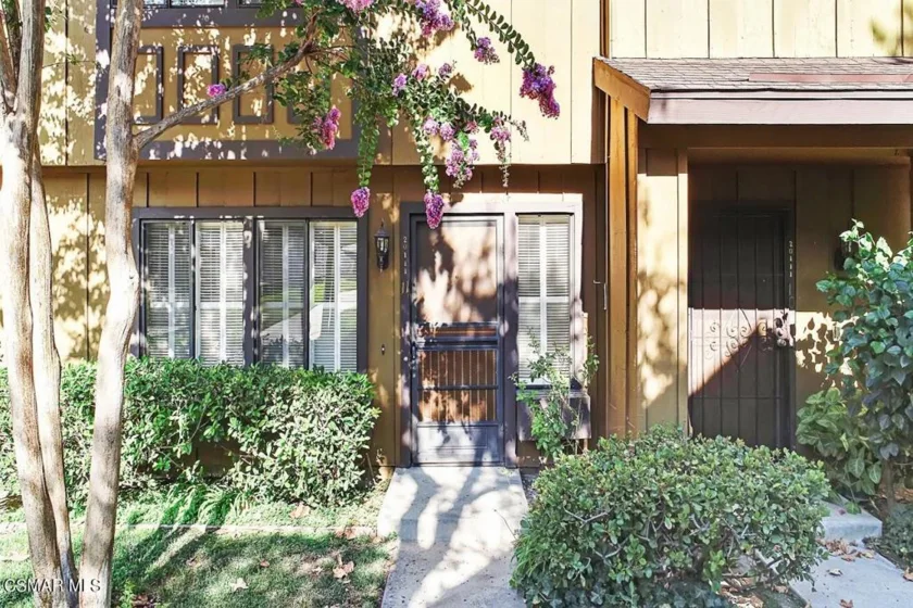 20111 Leadwell Street #11 photo 1