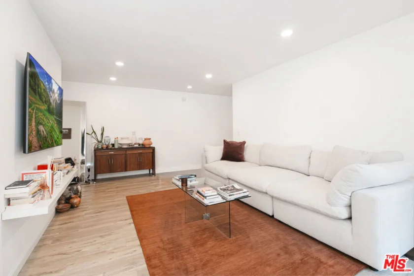 525 N Sycamore Avenue #301 photo 4
