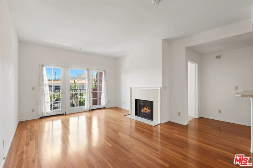 1522 S Saltair Avenue #206 photo 3