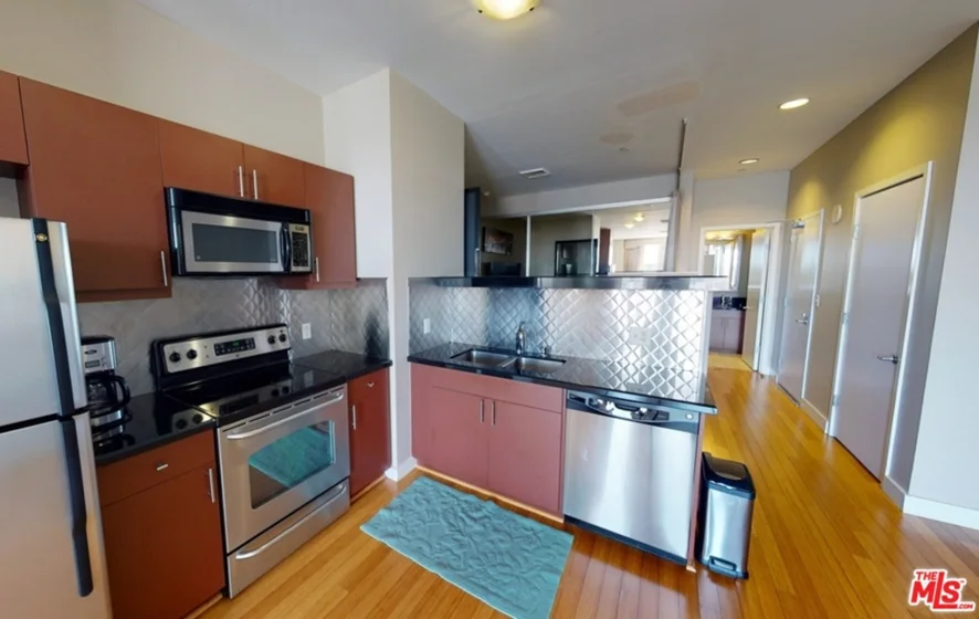 3810 W Wilshire Boulevard #610 photo 1