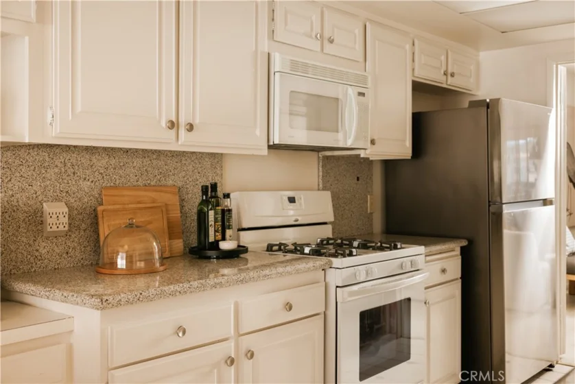 5315 Yarmouth Avenue #322 photo 6