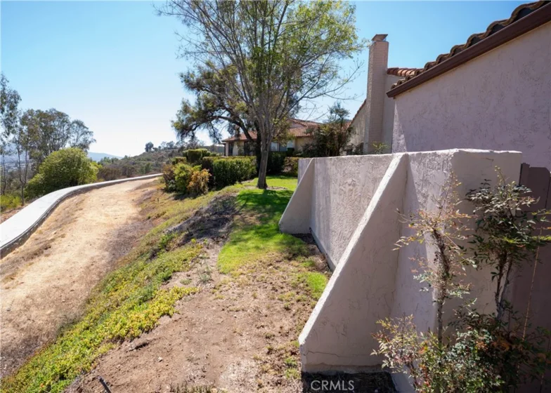 2055 Earl Glen photo 35