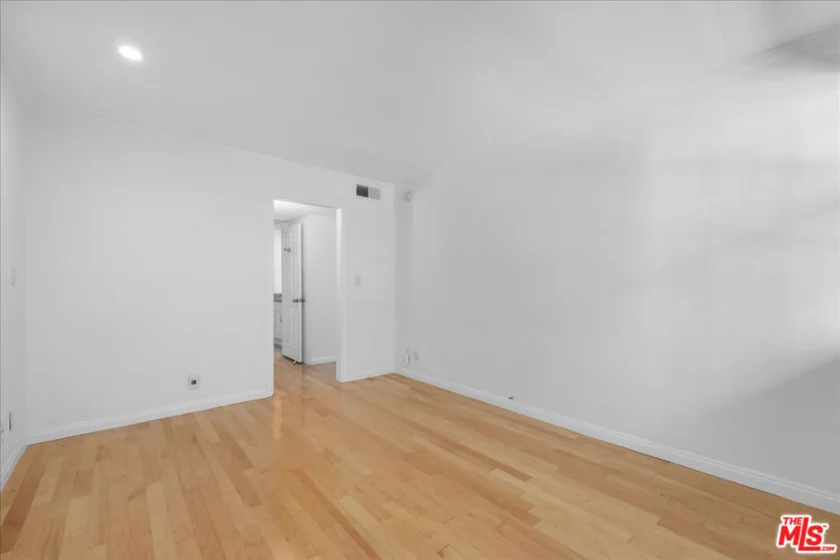 740 N Kings Road #114 photo 21