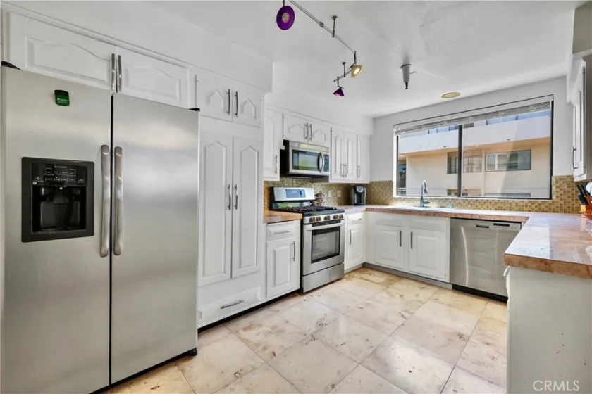 324 N Palm Drive #407 photo 12