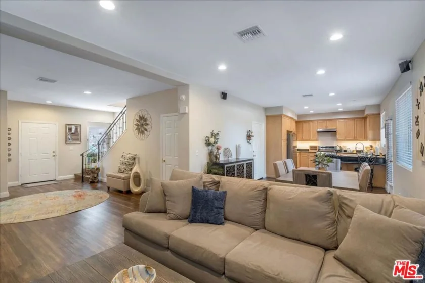 5616 Etiwanda Avenue #6 photo 1