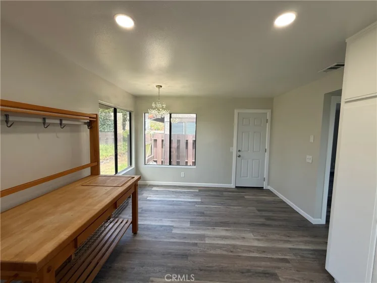 2055 Earl Glen photo 19