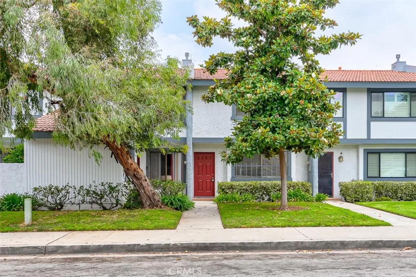 1910 W Palmyra Avenue #14 photo 1