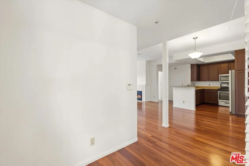 1522 S Saltair Avenue #206 photo 24