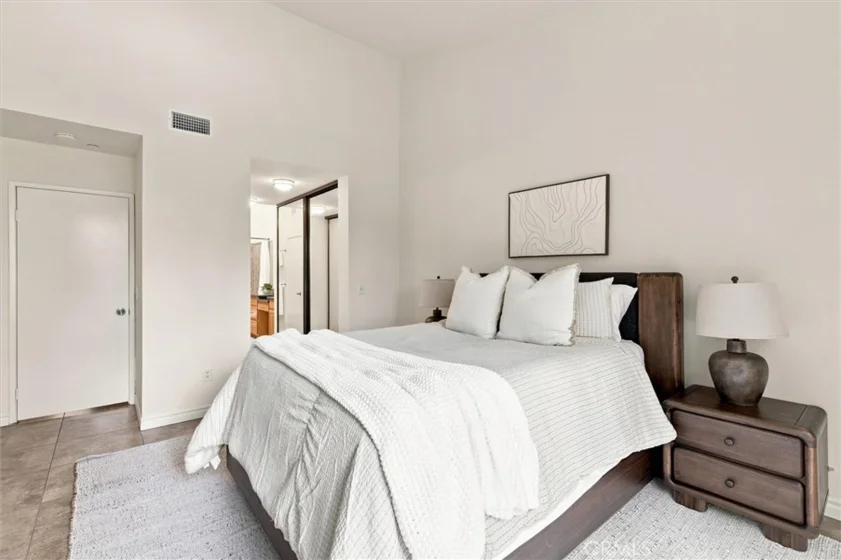 2538 W Macarthur Boulevard ##J photo 7