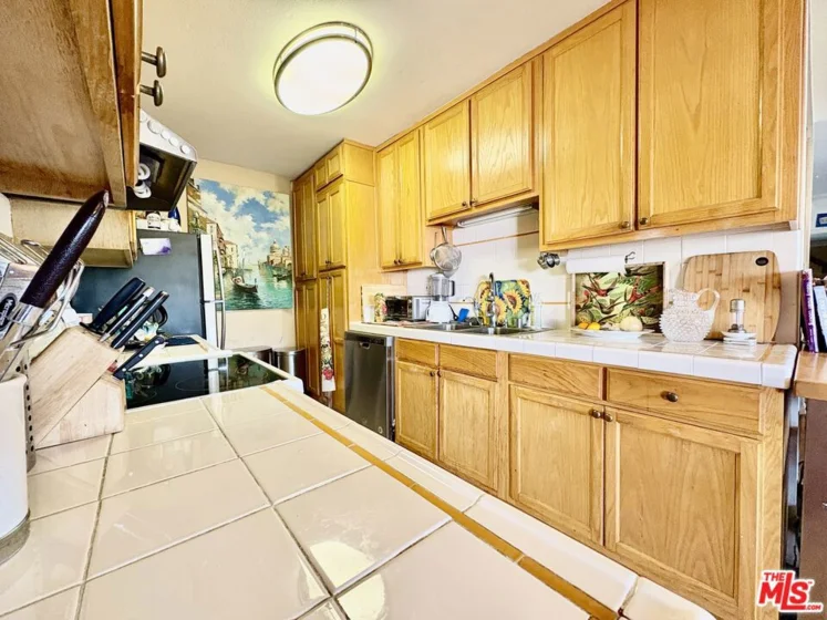 622 S Barrington Avenue #408 photo 24