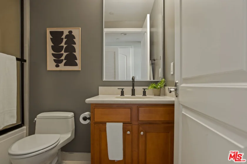 837 N Hudson Avenue #402 photo 12