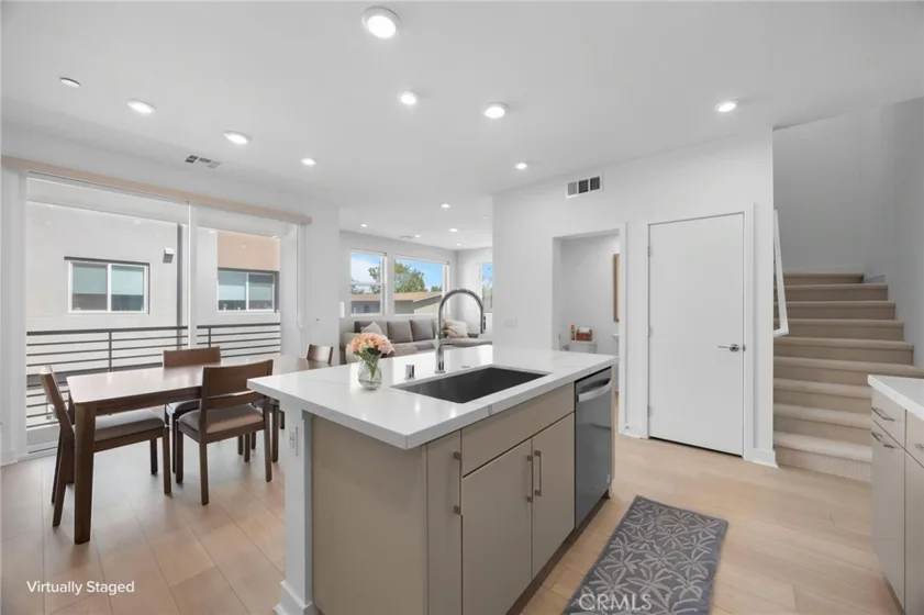 669 S Lyon Street photo 26