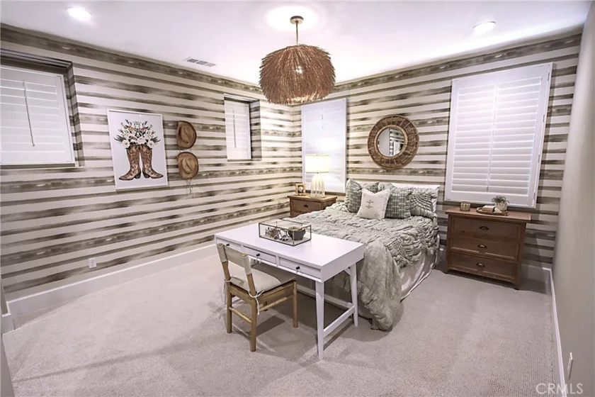 39789 Larkspur photo 11
