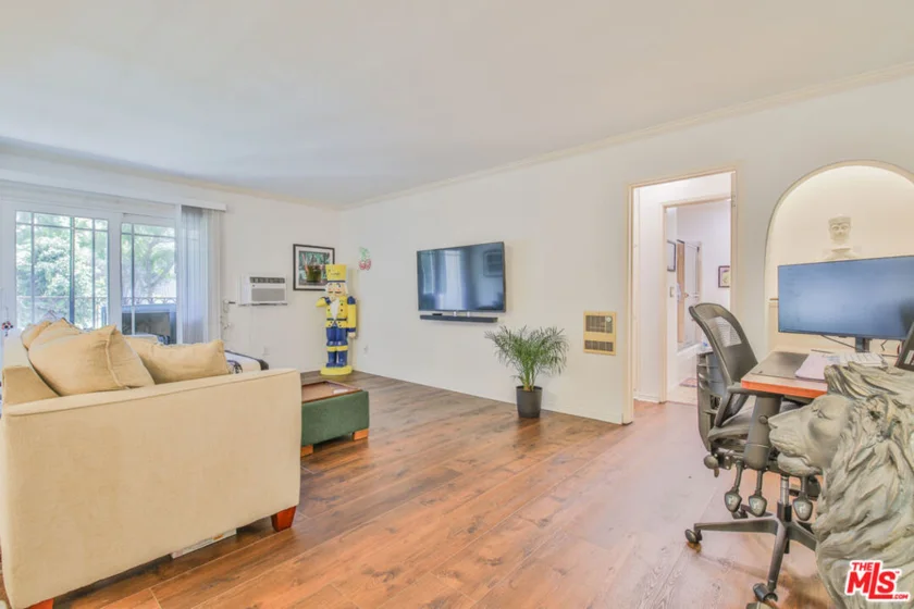 625 N Flores Street #102 photo 15