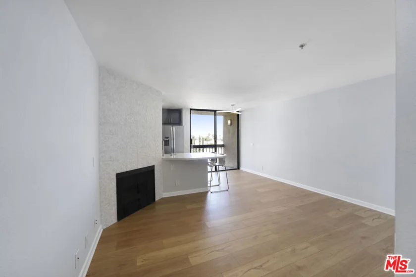 7320 Hawthorn Avenue #319 photo 2