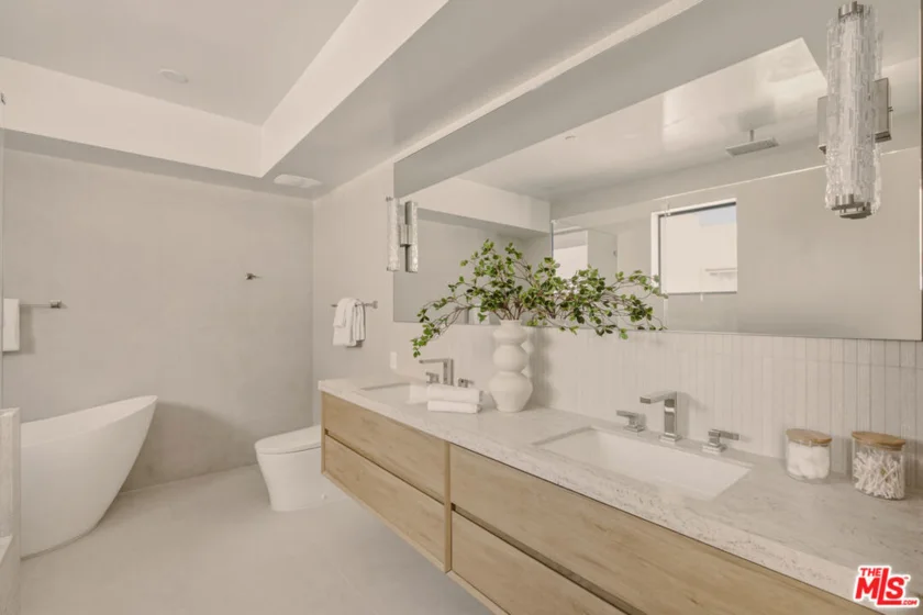 11967 Mayfield Avenue #105 photo 30