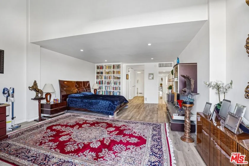 325 N Oakhurst Drive #PH2 photo 25