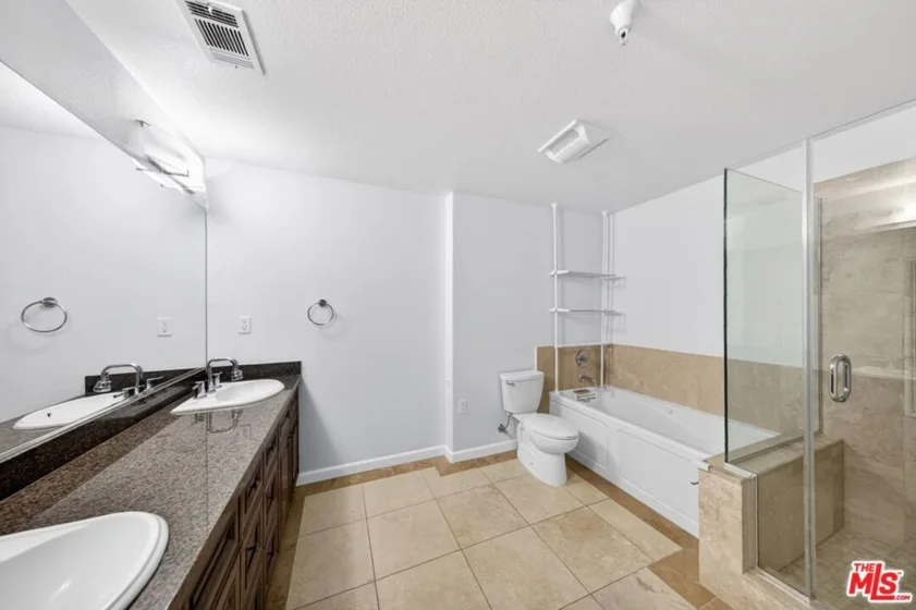 1026 S Oxford Avenue #302 photo 6