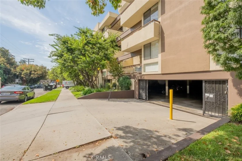 1305 N Columbus Avenue #112 photo 40